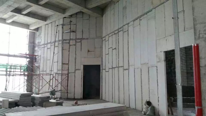 高層建筑輕質(zhì)復(fù)合隔墻板施工案例