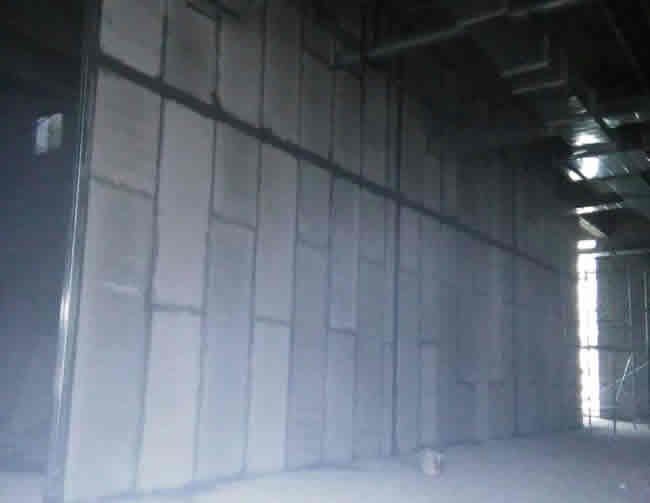 武泰閘萬隆廣場輕質(zhì)墻板施工案例