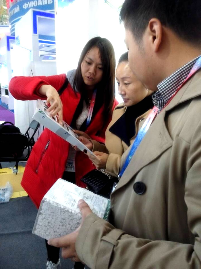 “第二屆中俄博覽會”正在如火如荼的進行中，甘副省長親臨博悅佳展位指導工作