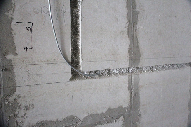 輕質隔墻板上預埋電線管怎么開槽