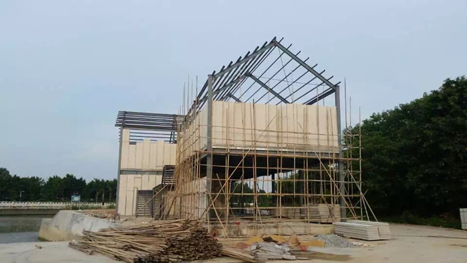 洛杉磯輕質(zhì)隔墻板搭建別墅案例