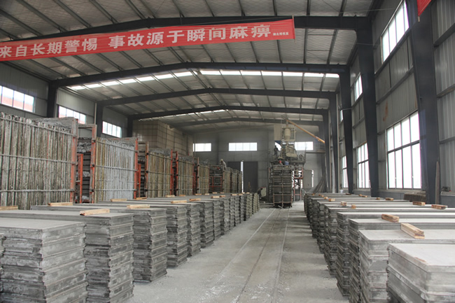 節(jié)能環(huán)保的輕質(zhì)復(fù)合板打造節(jié)能集成房屋