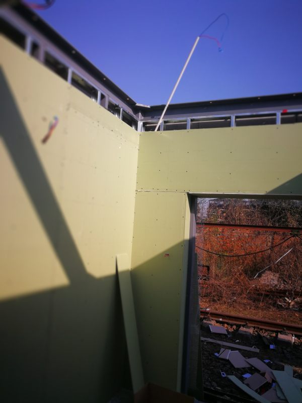 高鐵站鋼結(jié)構(gòu)值班崗?fù)な┕ぐ咐? src="/uploads/allimg/171220/1-1G2200910302C.jpg" style="width: 600px; height: 800px;" /><br />
<br />
<img alt=