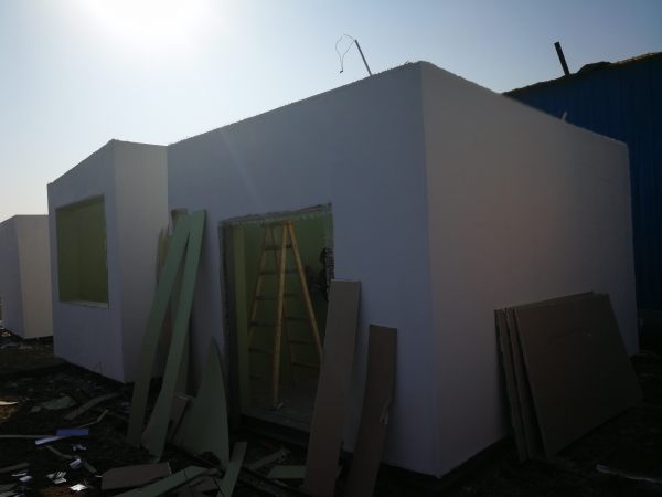 高鐵站鋼結(jié)構(gòu)值班崗?fù)な┕ぐ咐? src="/uploads/allimg/171220/1-1G220091049121.jpg" style="width: 600px; height: 800px;" /><br />
<br />
<img alt=