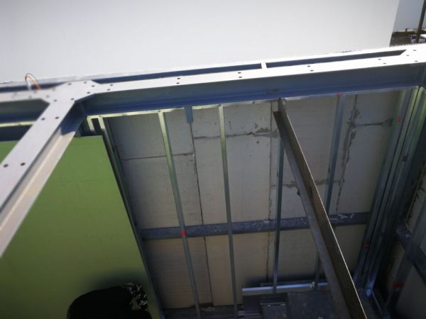 高鐵站鋼結(jié)構(gòu)值班崗?fù)な┕ぐ咐? src="/uploads/allimg/171220/1-1G2200Z9464L.jpg" style="width: 600px; height: 800px;" /><br />
<br />
<img alt=