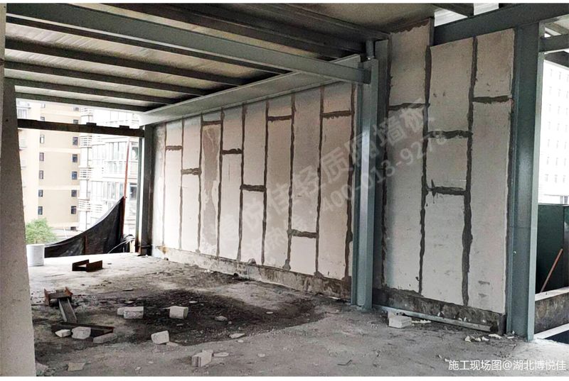 武漢千家街老鄉(xiāng)長連鎖樓上加層鋼結(jié)構(gòu)+輕質(zhì)隔墻板工程